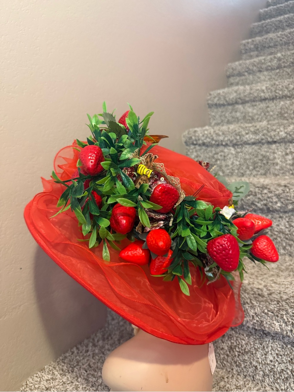 Strawberry fields hat - Picture 4 of 10